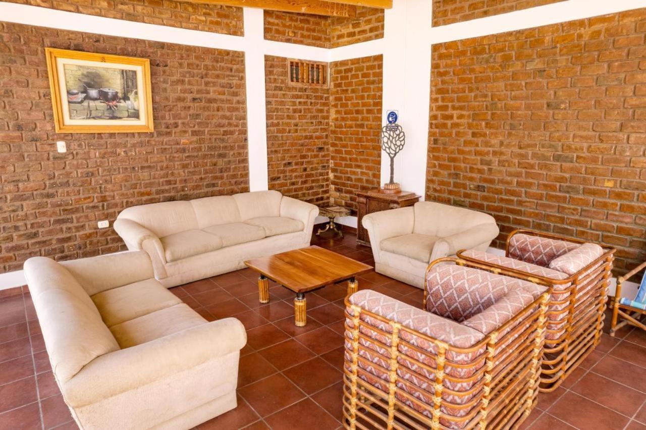 Hotel El Huarango Ica Bagian luar foto